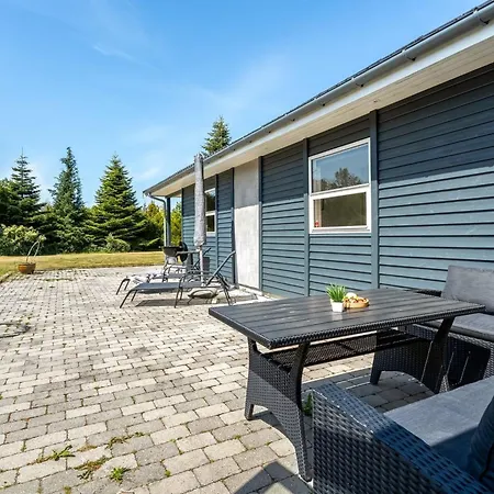 Agneta - 1km From The Sea By Interhome