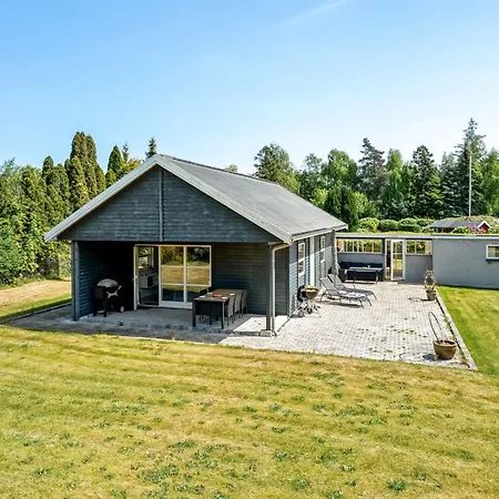 Agneta - 1km From The Sea By Interhome