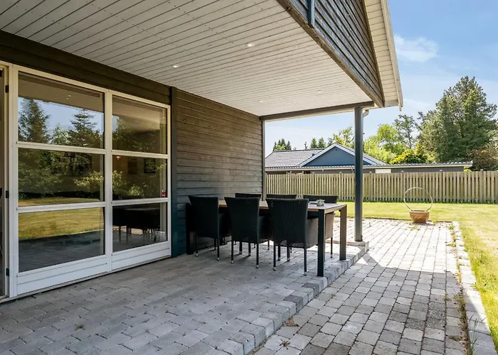 Agneta - 1km From The Sea By Interhome